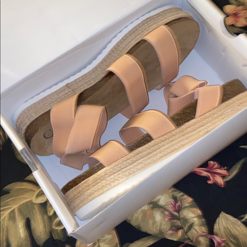 Chunk sandals 💕